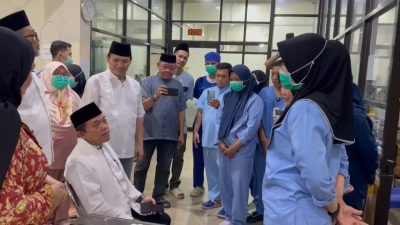 Gubernur Al Haris Kunjungi Para Pasien RSUD Mattaher Saat Malam Takbiran